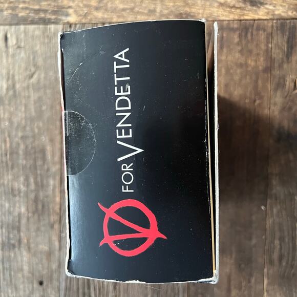 V for Vendetta 2-Disc Collector's Edition (DVD) Complete w/ Mask & Cards JL - Picture 8 of 8